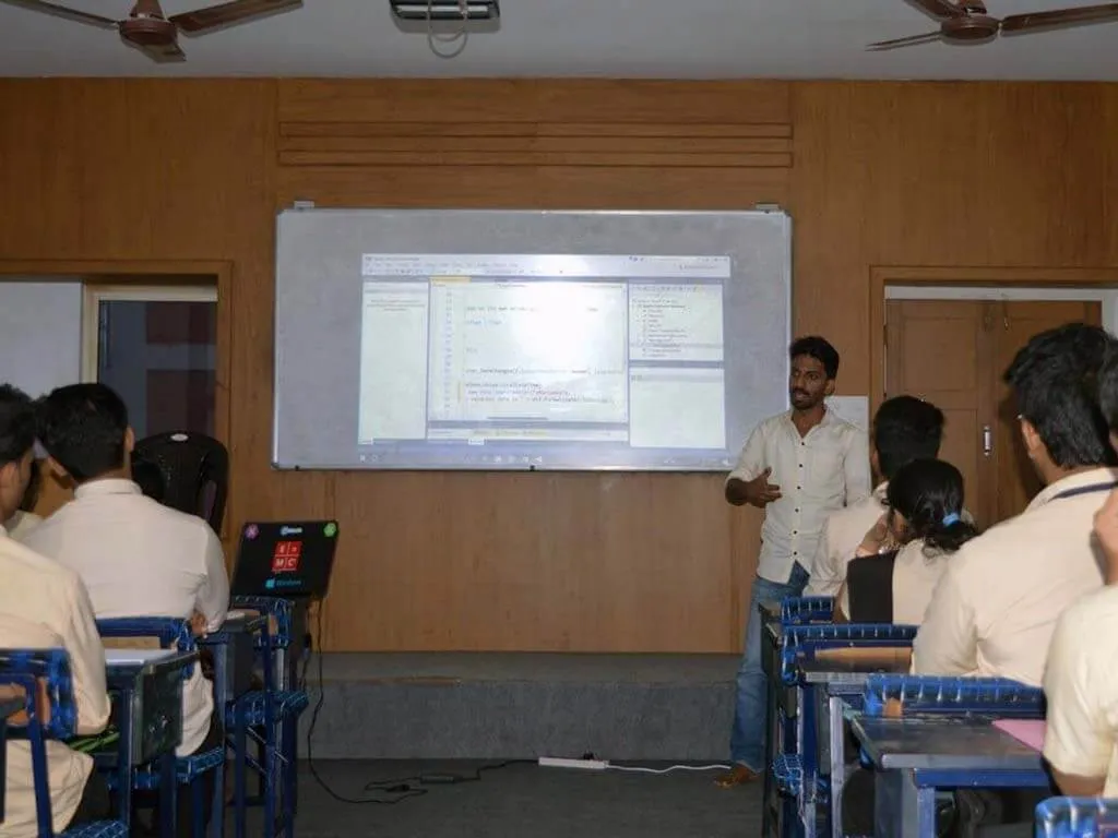 Developing Apps For Windows 10 Using C# And XAML at Madin Polyetchnic College, Malappuram — photo 1