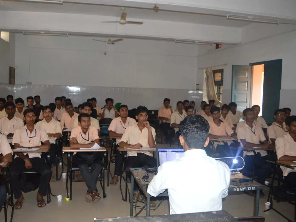 Developing apps for Windows 10 using C# and XAML at Swami Nithyananda Polytechnic College, Kanhangad — photo 2