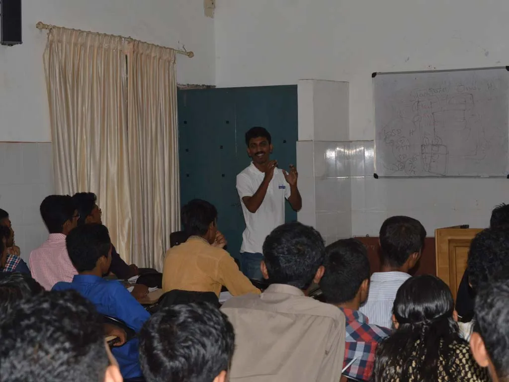 Developing apps for Windows 10 using C# and XAML at Swami Nithyananda Polytechnic College, Kanhangad — photo 4