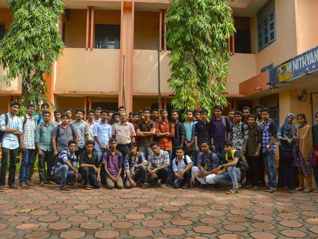 Developing apps for Windows 10 using C# and XAML at Swami Nithyananda Polytechnic College, Kanhangad — photo 5