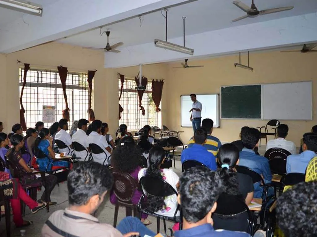 Talk on IEDC and KSUM and MS Offers for Students at College of Applied Science, Vadakkenjeri — photo 2