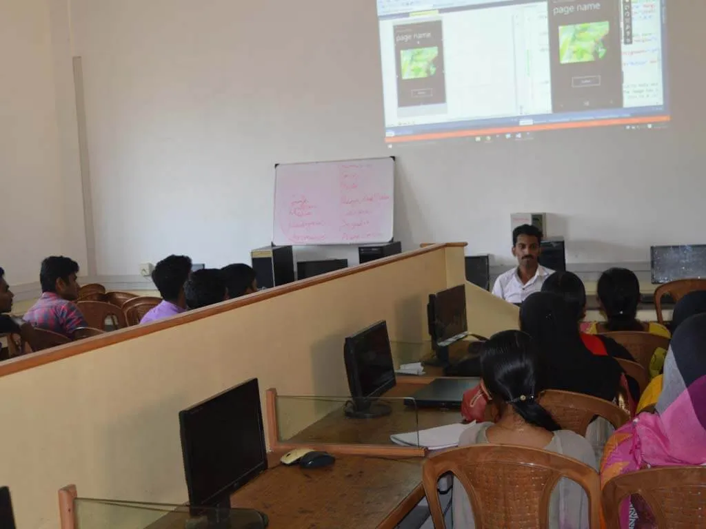 Universal Windows App Dev Workshop at SSM Polytechnic Tirur — photo 4